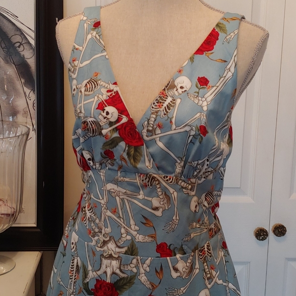 Plus Size Rockabilly Skull and Rose Sundress - Picture 3 of 5